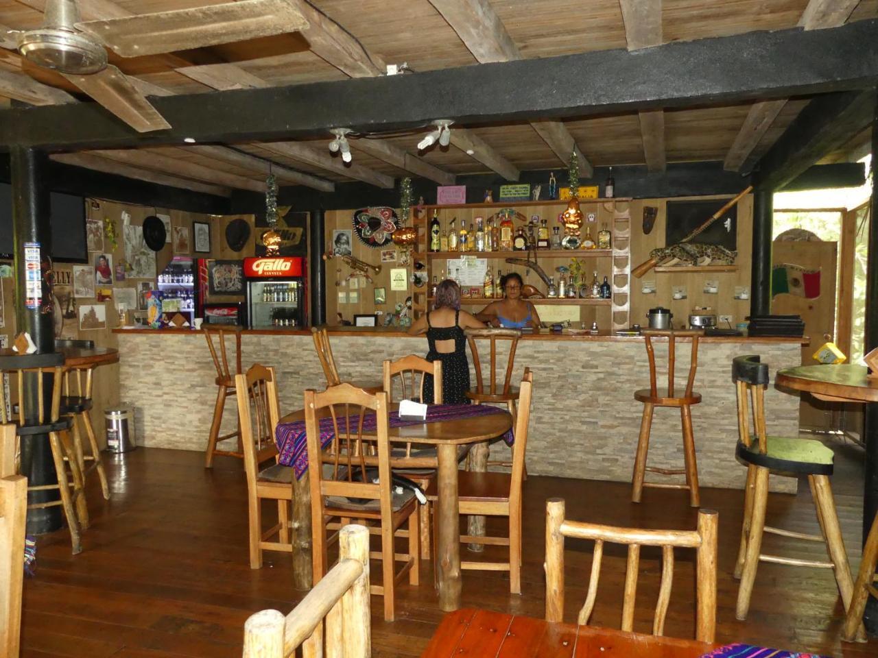 Hotel Kangaroo Y Restaurante Рио-Дульсе Экстерьер фото
