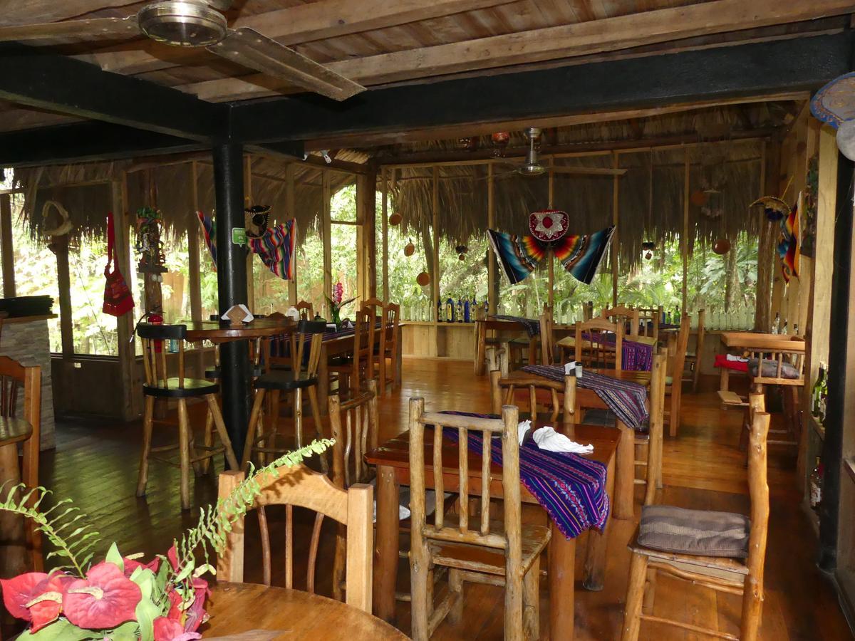 Hotel Kangaroo Y Restaurante Рио-Дульсе Экстерьер фото