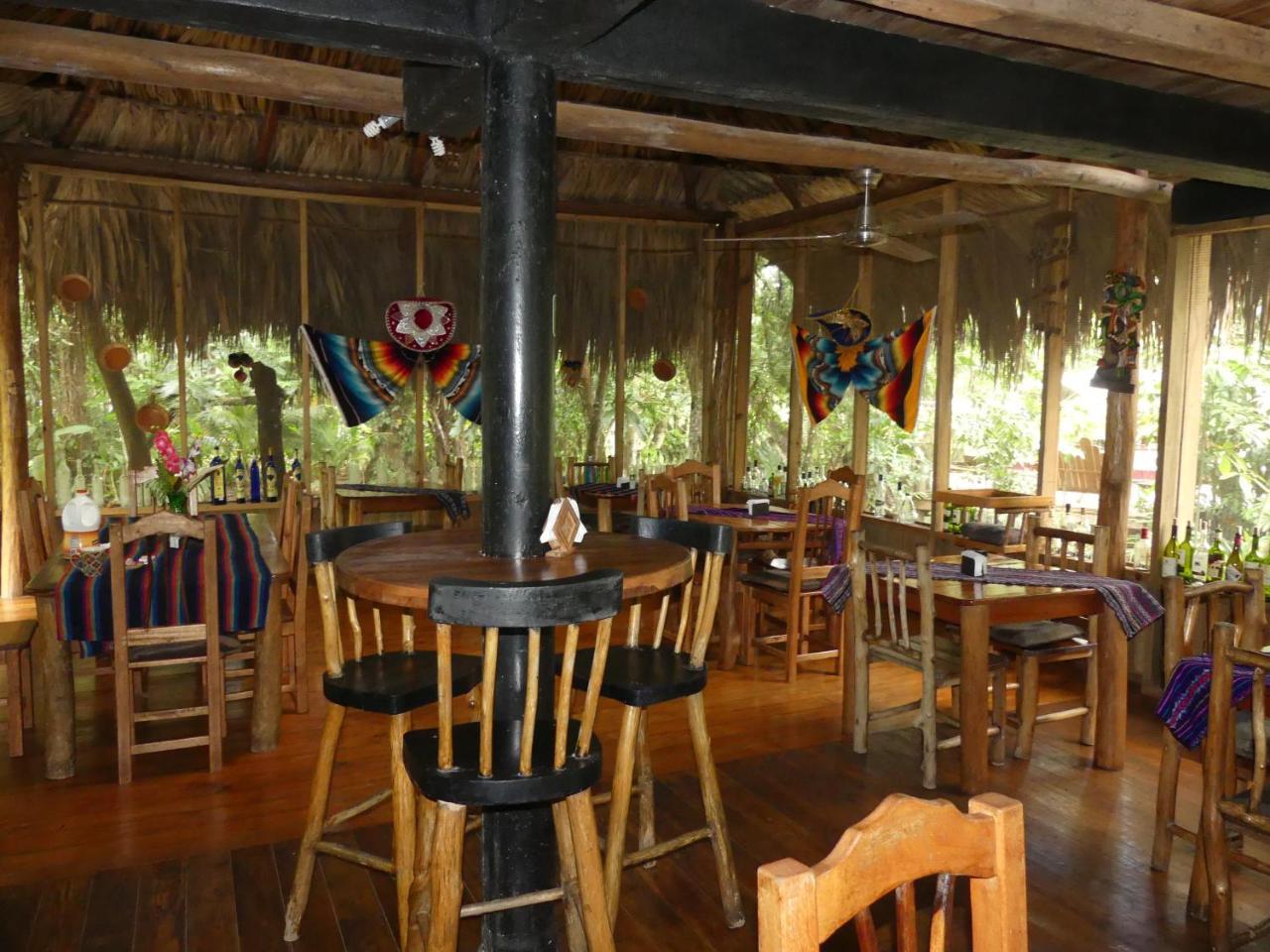 Hotel Kangaroo Y Restaurante Рио-Дульсе Экстерьер фото
