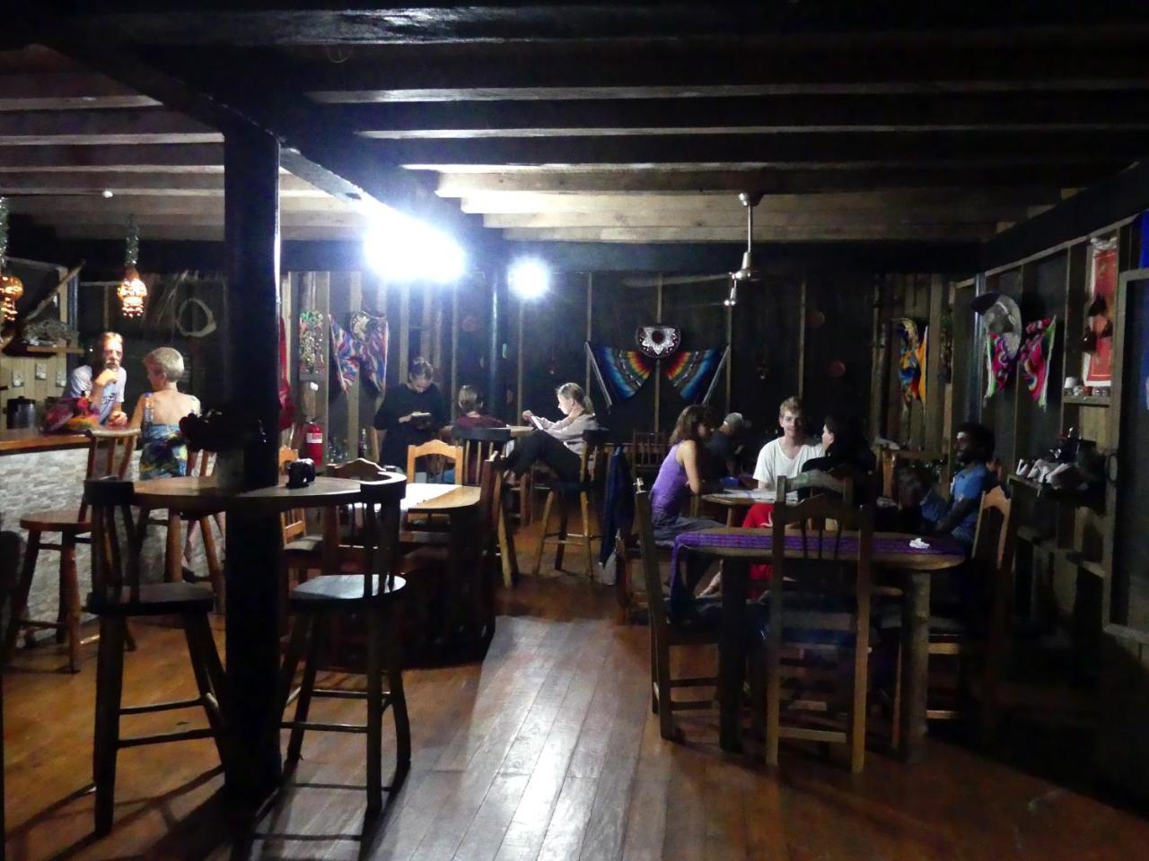 Hotel Kangaroo Y Restaurante Рио-Дульсе Экстерьер фото